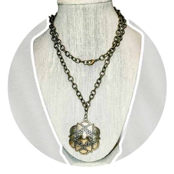 POWERFUL MANDALA PENDANT NECKLACE - Picture 4 of 5